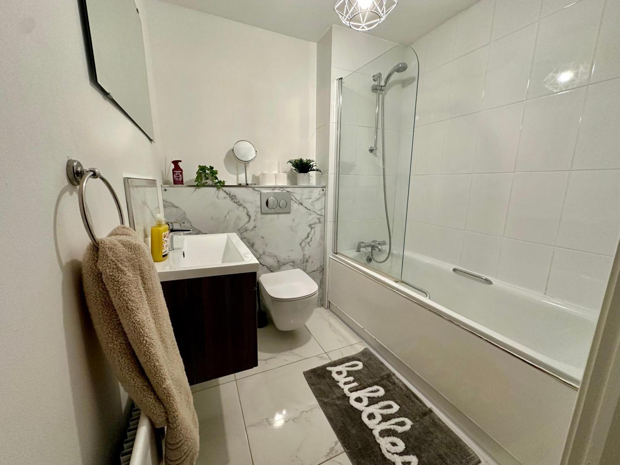 2Br City Side Apartment Белфаст Экстерьер фото