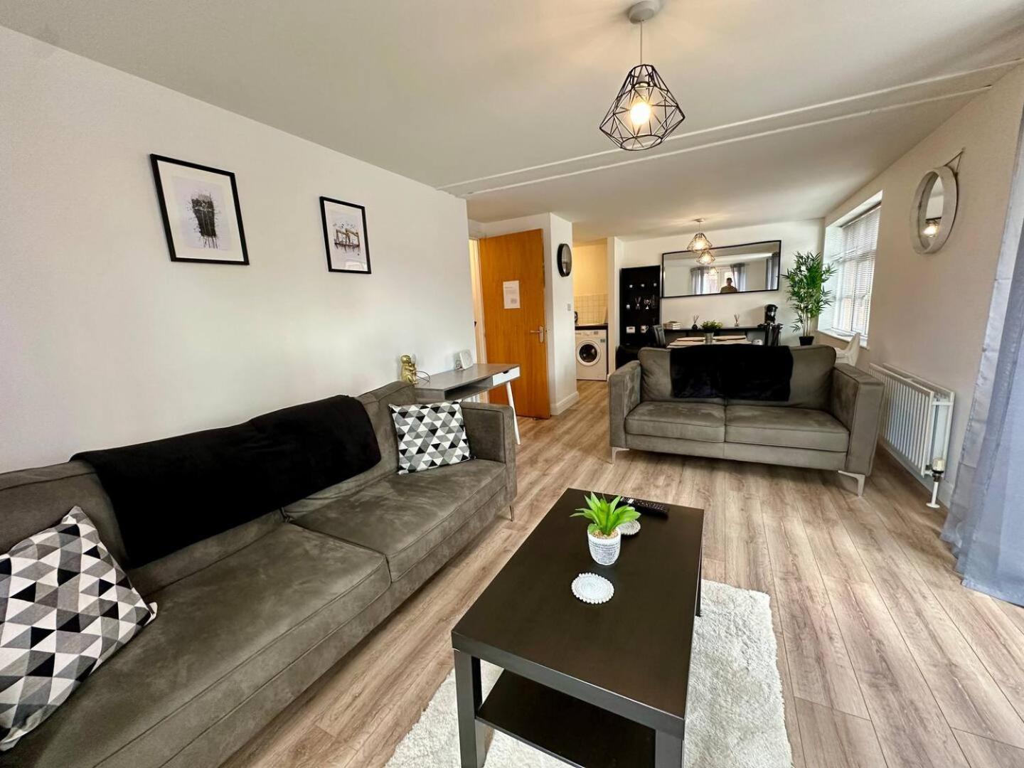 2Br City Side Apartment Белфаст Экстерьер фото