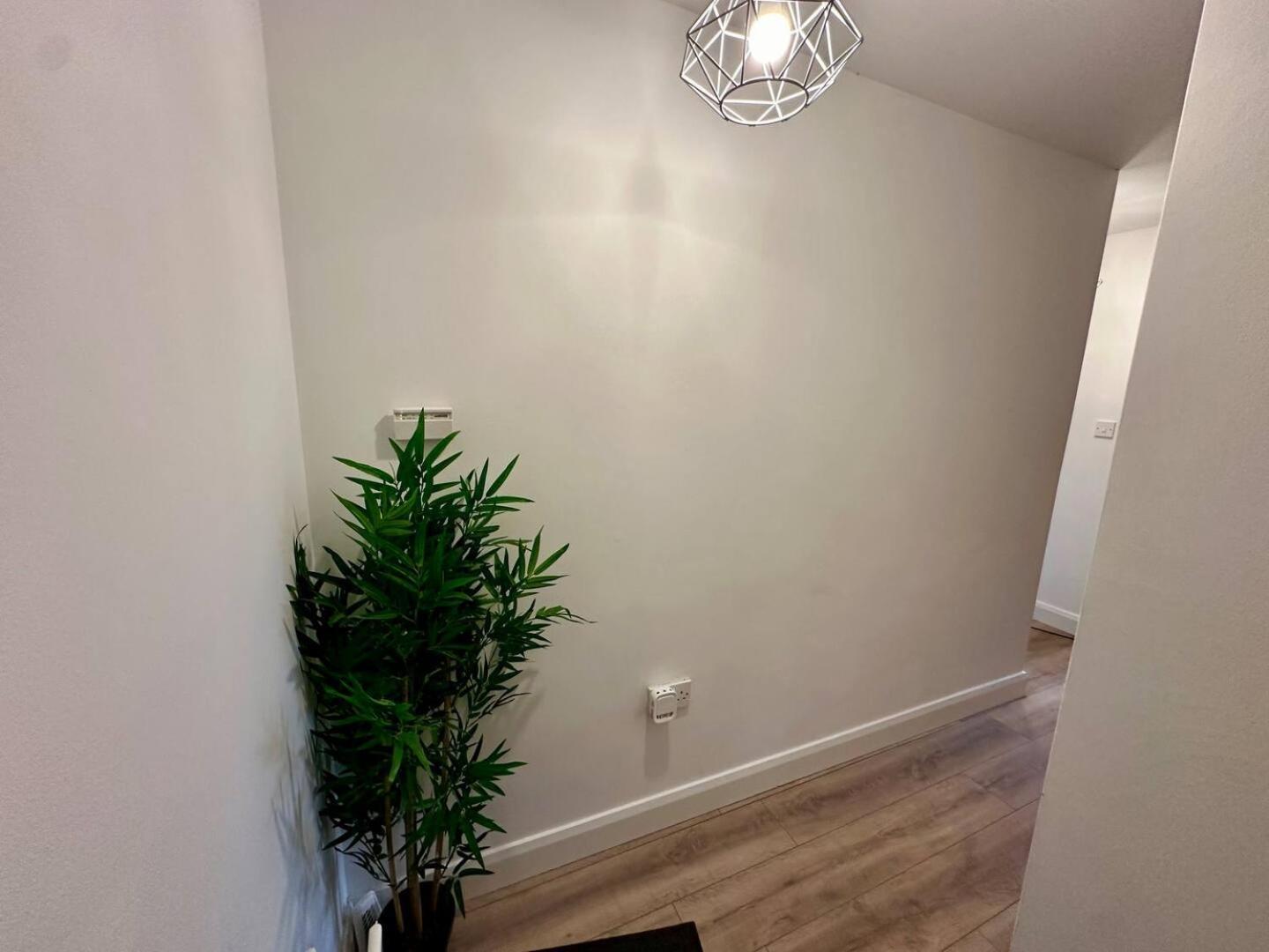 2Br City Side Apartment Белфаст Экстерьер фото