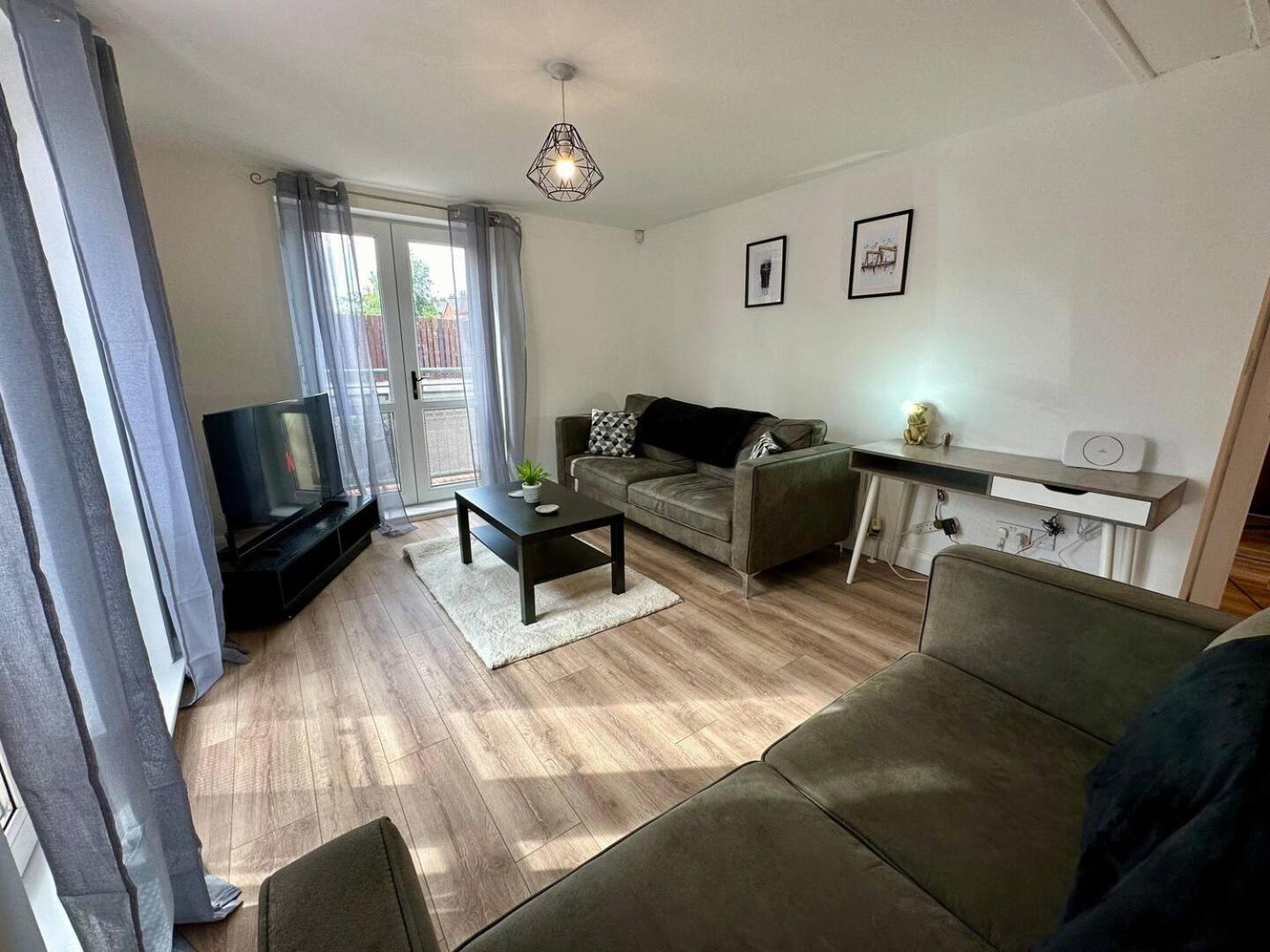 2Br City Side Apartment Белфаст Экстерьер фото