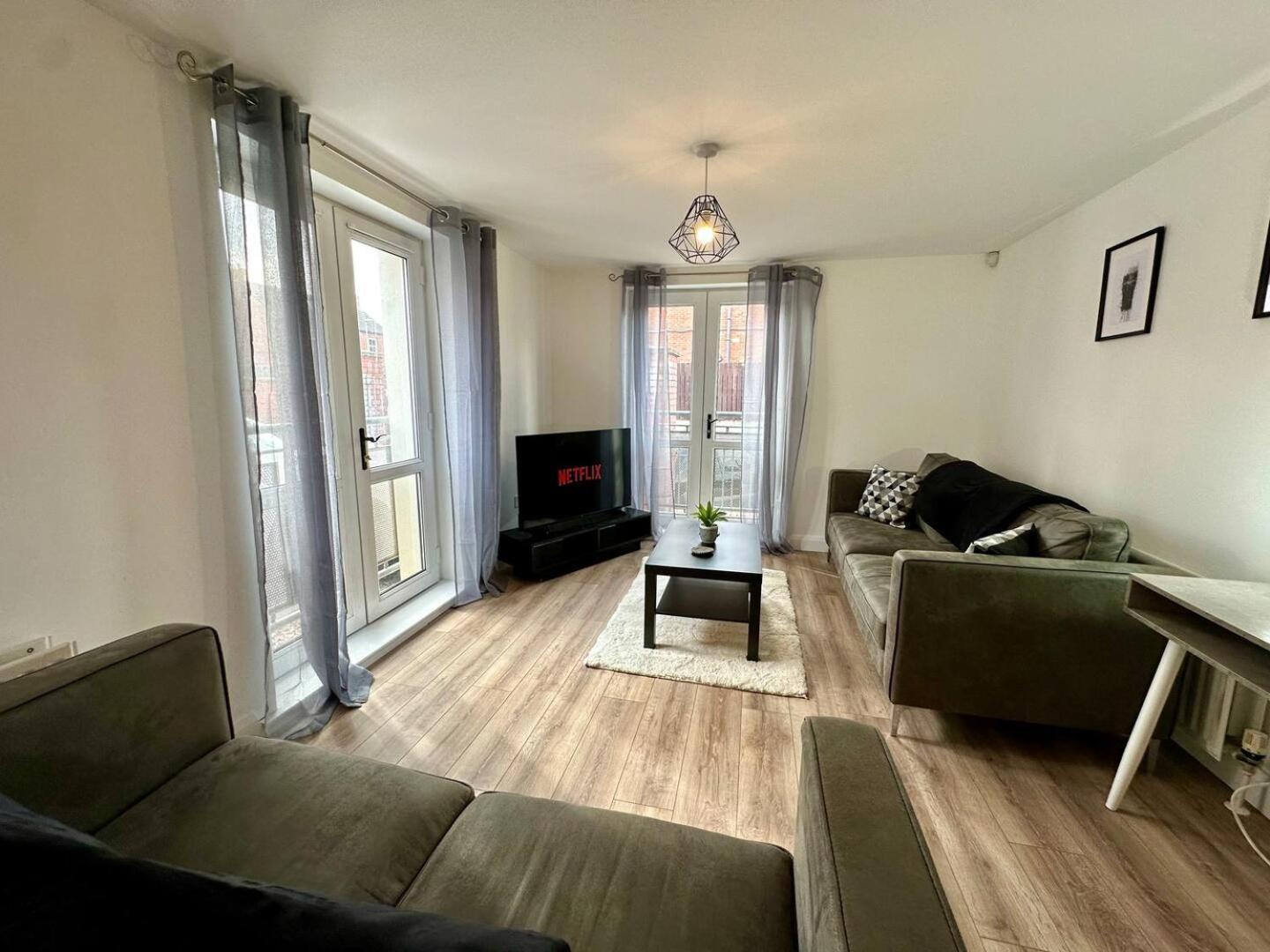 2Br City Side Apartment Белфаст Экстерьер фото